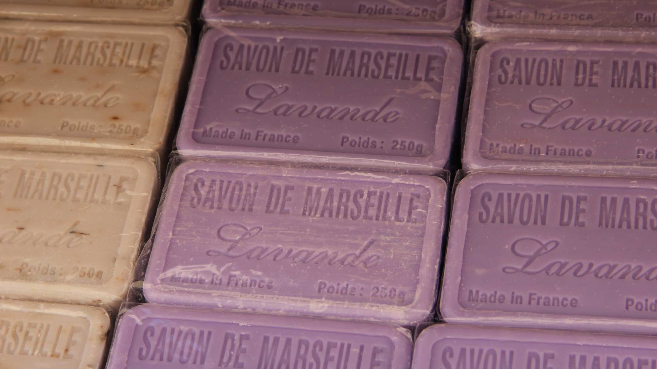 Lessive maison au savon de Marseille : recettes et astuces naturelles ...