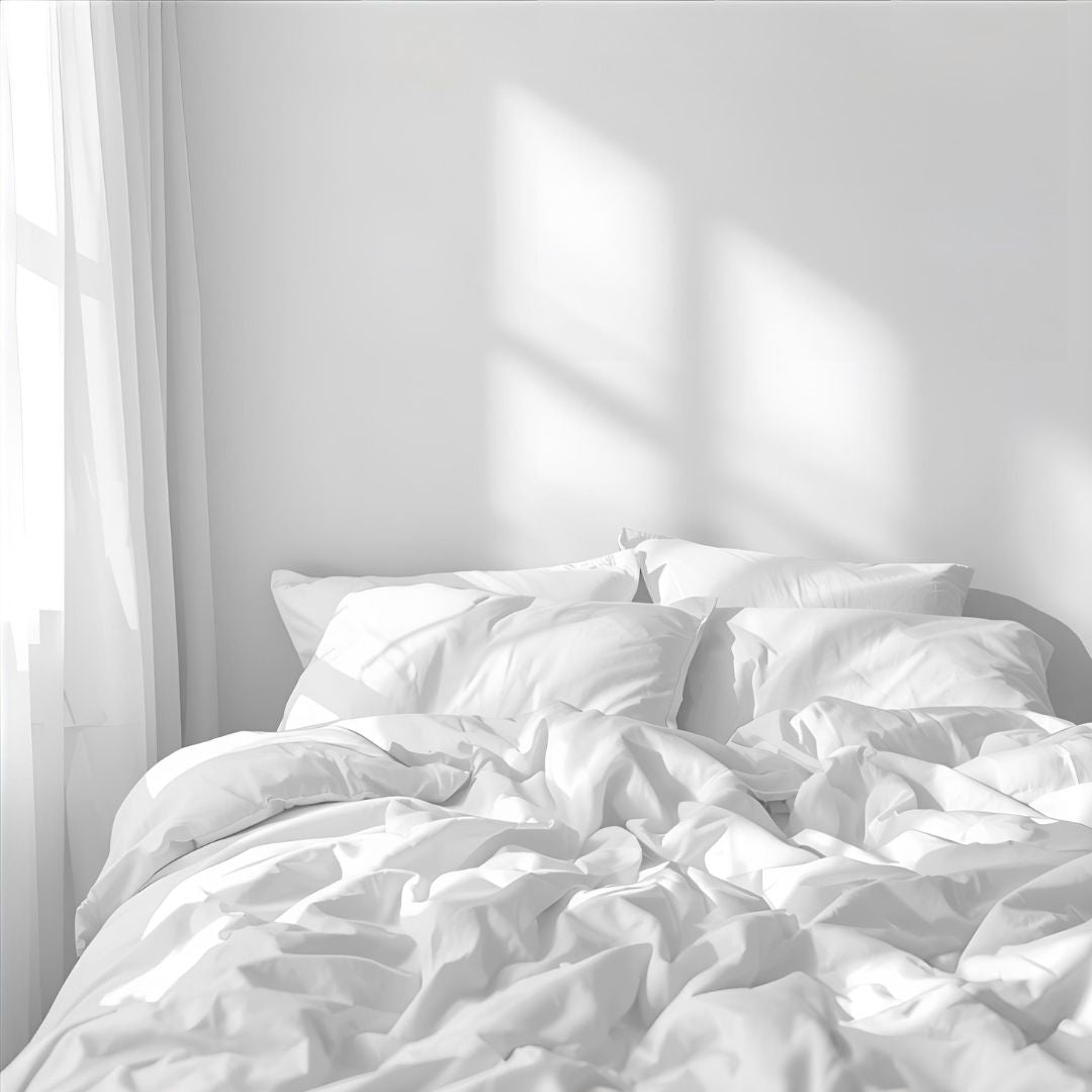 couette blanche avec rideaux et soleil