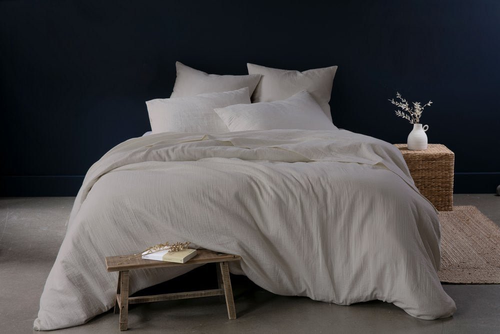 Bettwäsche-Set aus gewaschenem Leinen in Grau und Beige